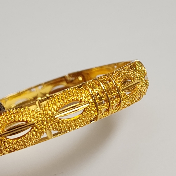 18K Gold Plated Intricate Design Bangle Bracelet - Picture 4 of 6